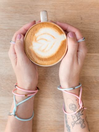 ☕️ Káva – naše slabost i spása. V dílně jsme se na ní stali oficiálně závislý (a vůbec se za to nestydíme 😄). Bez ní...